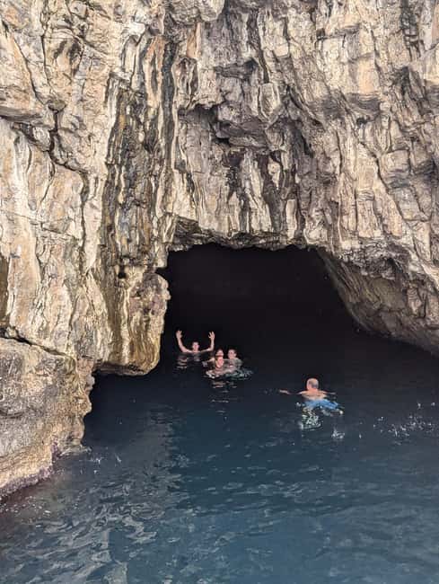Amalfi coast small-group boat tour w/ drinks & sandwich - Who will enjoy this tour most