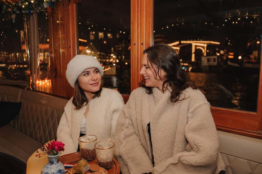 Amsterdam: 2-Hour Candle Light Cruise + Drinks & Snacks - How this compares with a regular canal tour