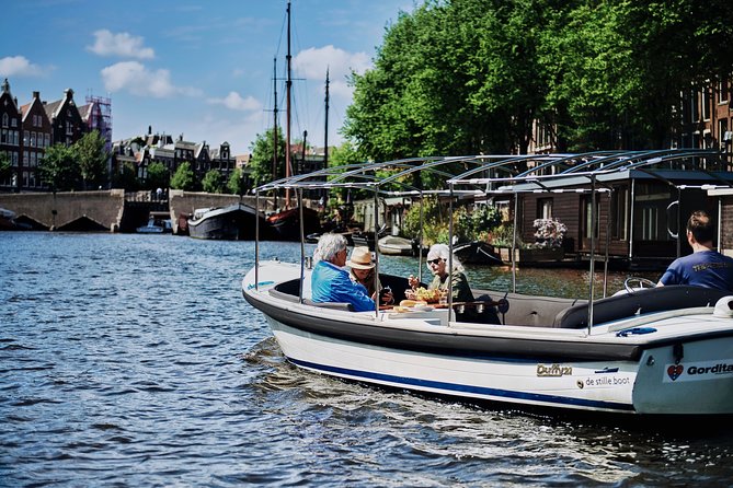 Amsterdam: 60-Minute Guided Private Canal Cruise with Drinks - Seeing the Anne Frank House from the water