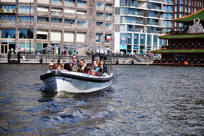 Amsterdam: 60-Minute Guided Private Canal Cruise with Drinks - The Seven Bridges on Reguliersgracht