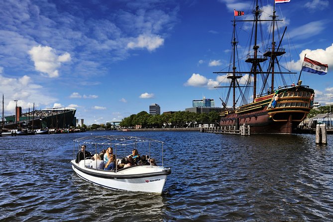 Amsterdam: 60-Minute Guided Private Canal Cruise with Drinks - Setting off from Prinsengracht 375