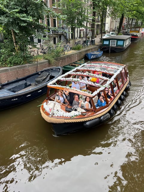 Amsterdam: Boat Tour with Optional Unlimited Drinks - Why this short Amsterdam cruise works