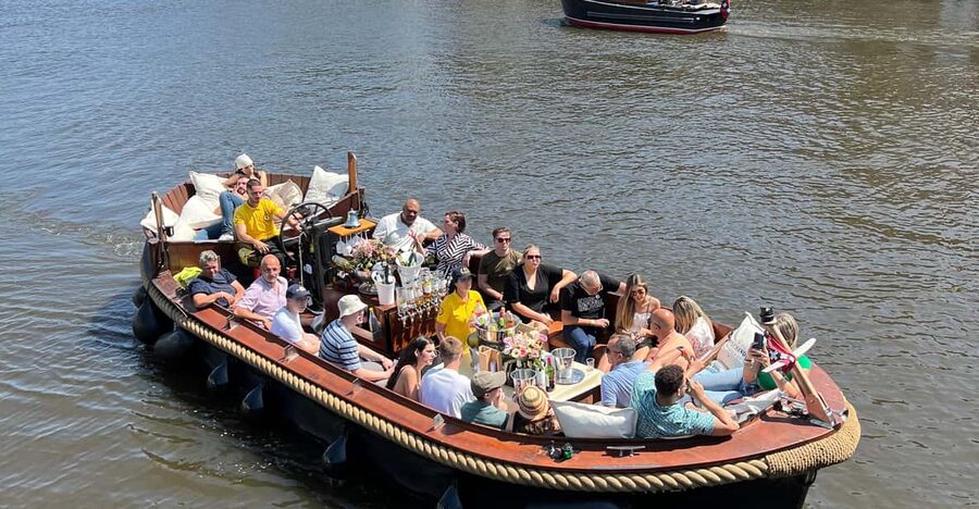 Amsterdam: Boat Tour with Optional Unlimited Drinks - Sea Palace and the Amrâth view