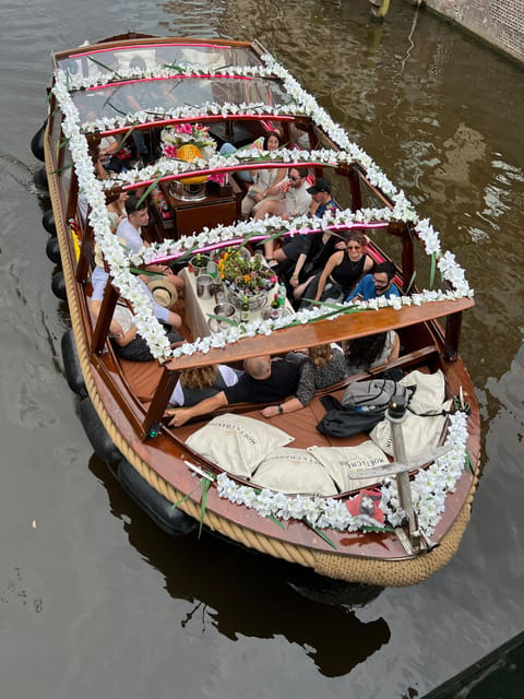 Amsterdam: Boat Tour with Optional Unlimited Drinks - Starting beside the Red Light District