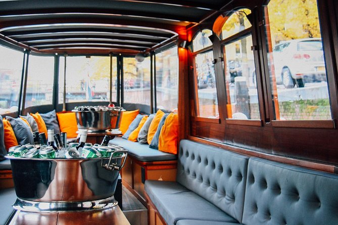 Amsterdam Canal Cruise in Classic Salon Boat With Drinks and Cheese - A one-hour introduction to Amsterdam from the canals