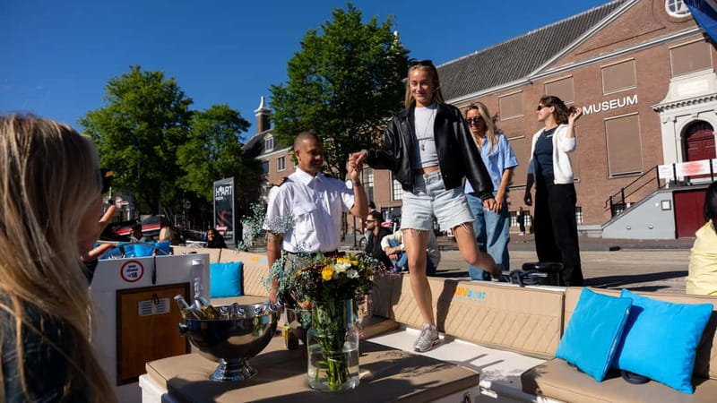 Amsterdam: Canal Cruise in Open Boat with Drink Option - Key points to know before booking