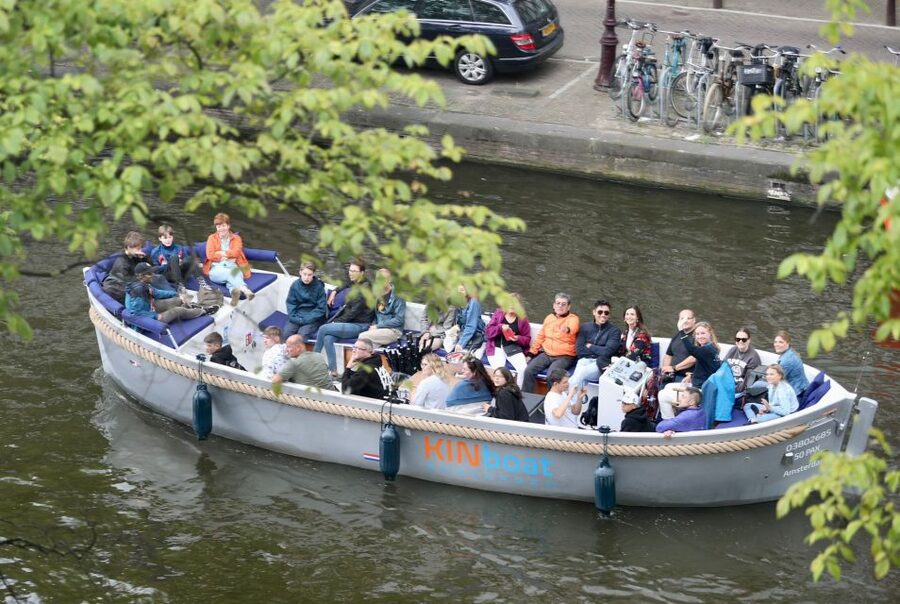Amsterdam: Canal Cruise in Open Boat with Drink Option - Who should book this canal cruise?