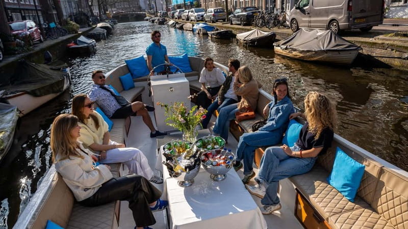 Amsterdam: Canal Cruise in Open Boat with Drink Option - What the electric open boat feels like