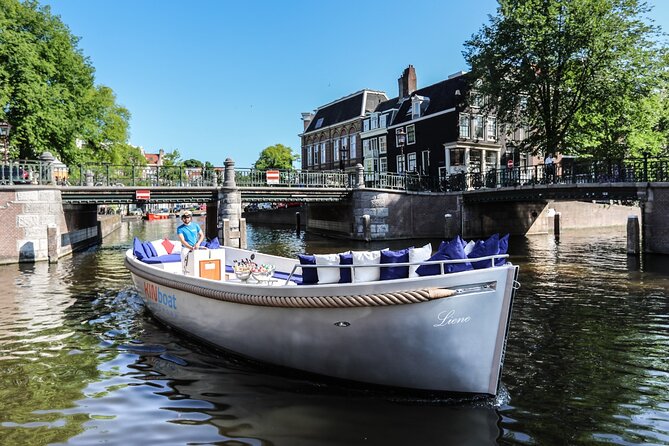 Amsterdam Canal Cruise in Open Boat with Unlimited Drinks Option - What the unlimited-drinks upgrade really means