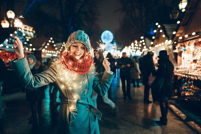 Amsterdam Christmas Walk with hot drink and Dutch treat - Spui brings the city’s story into focus
