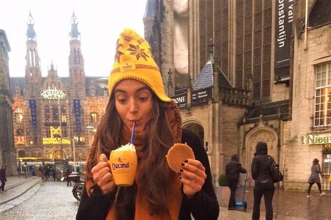 Amsterdam Christmas Walk with hot drink and Dutch treat - Jordaan provides the warmest pause