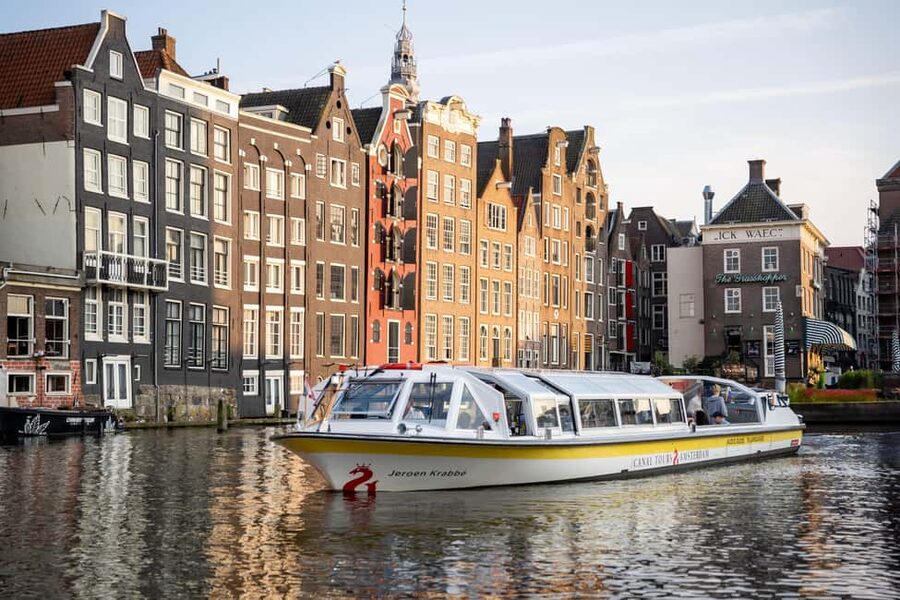 Amsterdam: City Centre Canal Cruise & Free Flower Cocktail - Key points at a glance