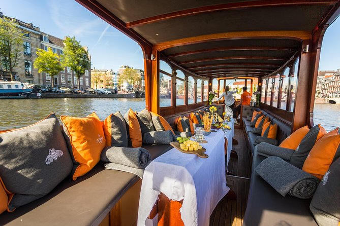 Amsterdam Classic Saloon Boat Cruise with Drinks and Cheese - What you see along the Prinsengracht