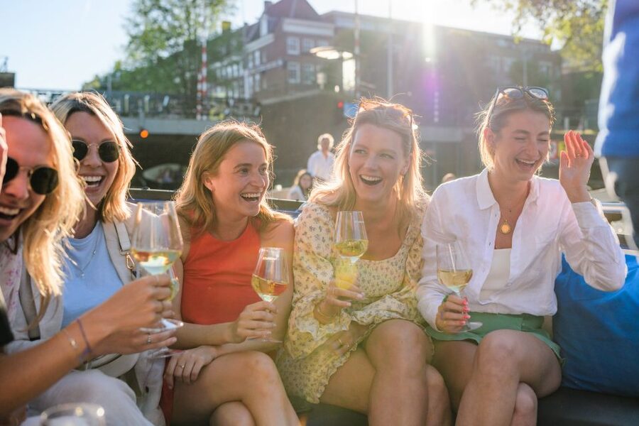 Amsterdam: Covered Canal Booze Cruise with Unlimited Drinks - Timing tips for the best view