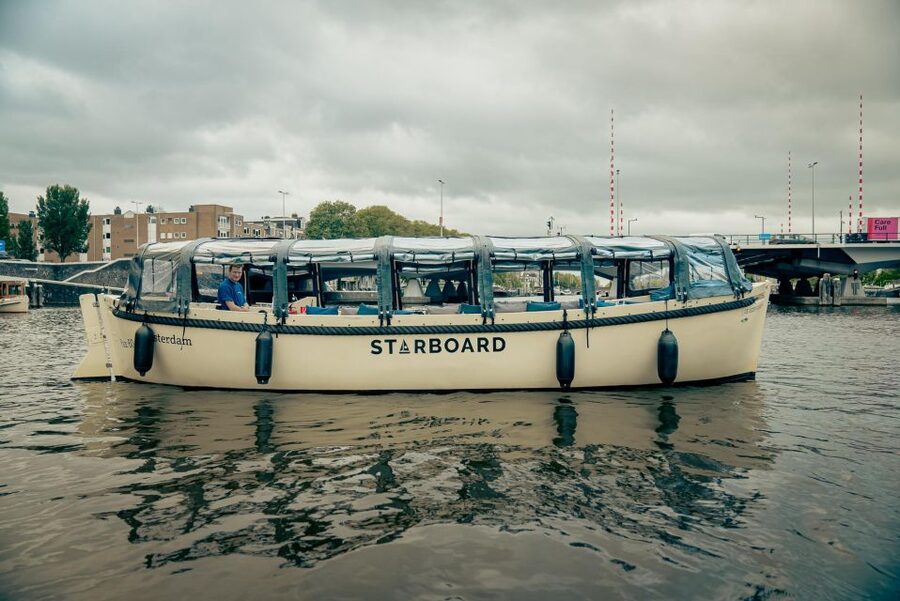 Amsterdam: Covered Canal Booze Cruise with Unlimited Drinks - The hosts shape the experience