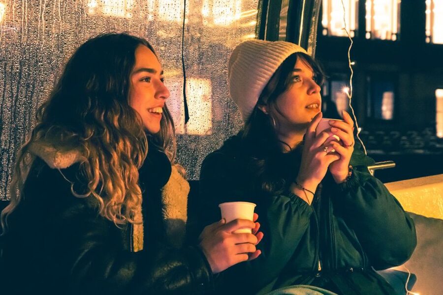 Amsterdam: Covered Canal Booze Cruise with Unlimited Drinks - Weather, comfort, and the boat itself