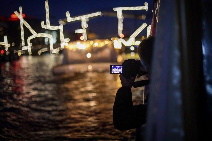 Amsterdam: Covered Canal Booze Cruise with Unlimited Drinks - Who should book this canal cruise