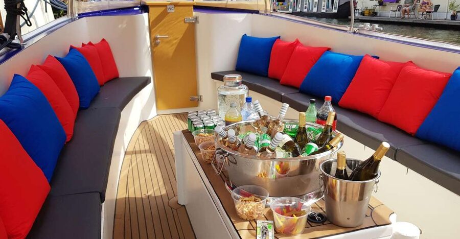Amsterdam: Covered Canal Booze Cruise with Unlimited Drinks - Starting near the Red Light District and Central Station
