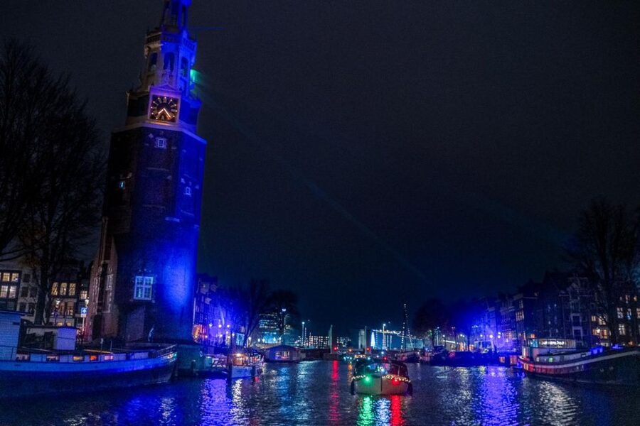 Amsterdam: Cozy Evening Canal Cruise With Open Bar Option - Who will enjoy this most