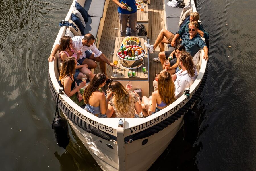 Amsterdam: Cozy Evening Canal Cruise With Open Bar Option - The Jordaan canals and Prinsengracht