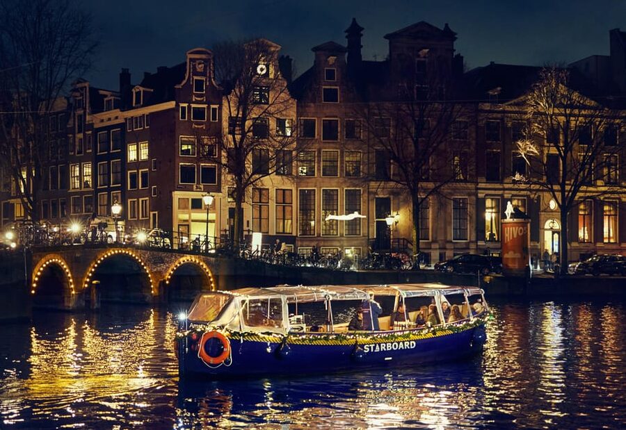 Amsterdam: Cozy Evening Canal Cruise With Open Bar Option - Seven Bridges and the Amstel connection