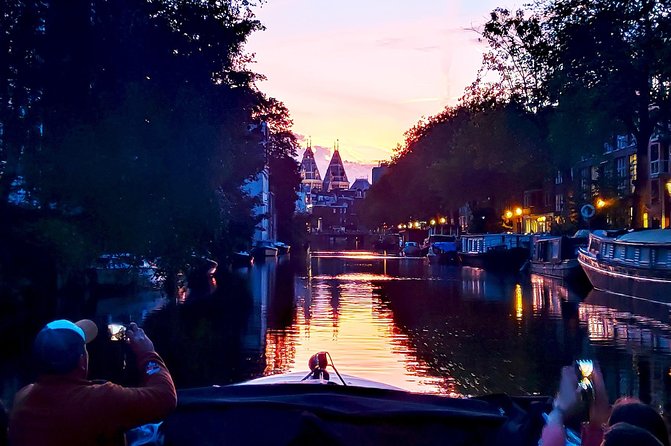 Amsterdam Evening Cosy & Small Cruise & Drinks and Bites - Sunset - Small-group atmosphere and seating