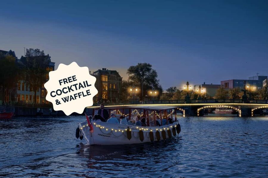 Amsterdam: Evening Lights Cruise incl. Cocktail & Waffle - Key points at a glance