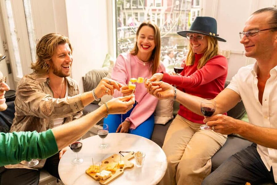 Amsterdam: Food Tour with Drinks by Spui, Canals and Jordaan - A food tour that doubles as a first look at Amsterdam