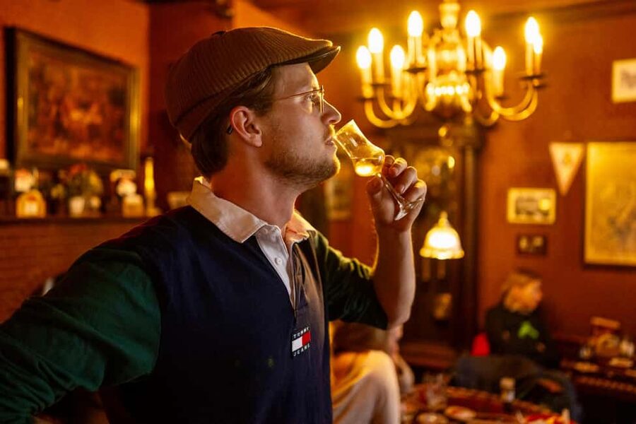 Amsterdam: Food Tour with Drinks by Spui, Canals and Jordaan - Tasting Dutch cheese in the Binnenstad