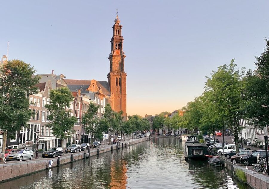 Amsterdam: German Canal Cruise with Unlimited Drinks Option - Herengracht and the canal belt
