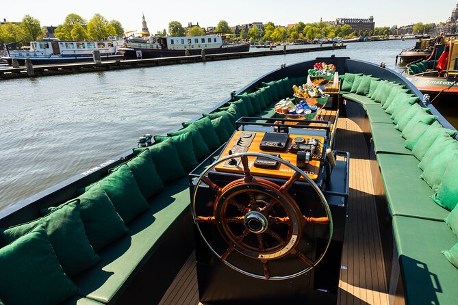 Amsterdam: Guided Open Boat Canal Cruise Unlimited Drinks Option - Key points to know before boarding