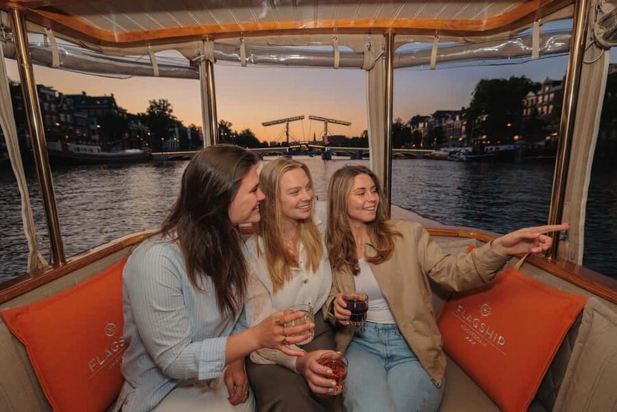 Amsterdam: Heated Canal Cruise with Unlimited Drinks & Bite - Key points to know before boarding