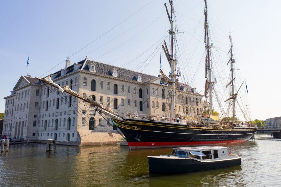 Amsterdam: Historic Boat Cruise with open bar and nibbles - Key points to know before you book