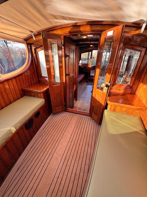 Amsterdam: Historic Boat Cruise with open bar and nibbles - Amsterdam-Centrum from the water