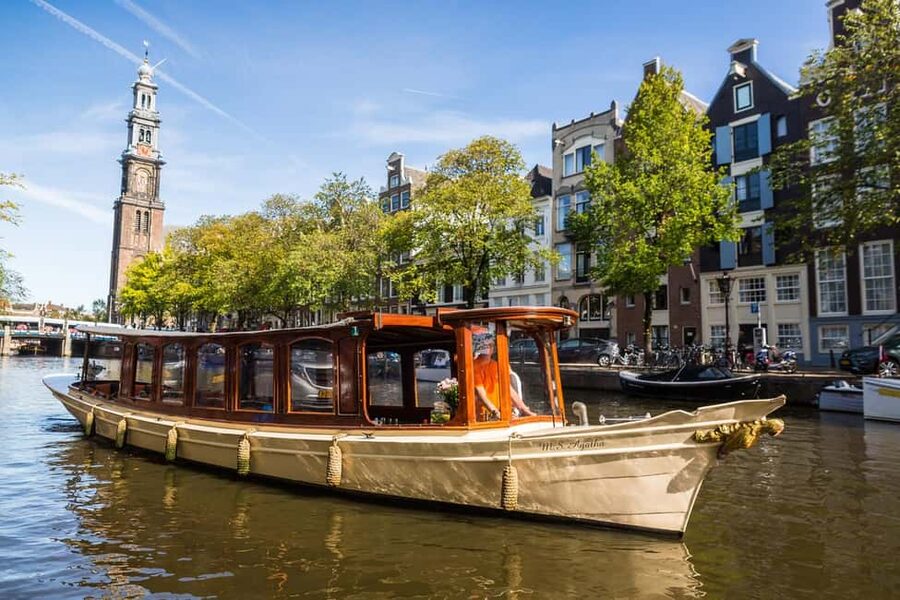 Amsterdam: King's Day Party Cruise with Open Bar & Music - Why King’s Day works so well from a canal boat