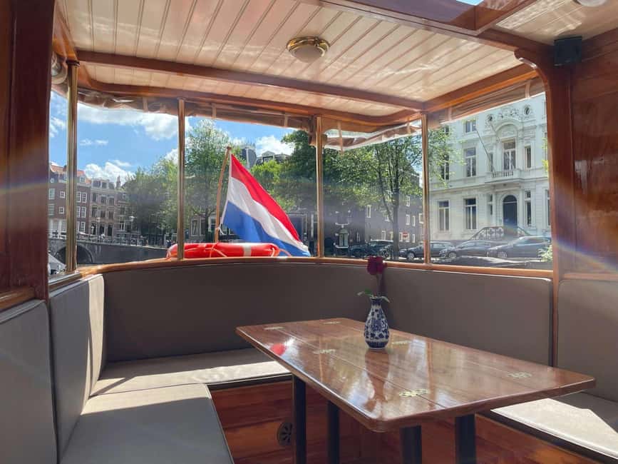 Amsterdam: King's Day Party Cruise with Open Bar & Music - What happens during the 1.5-hour cruise