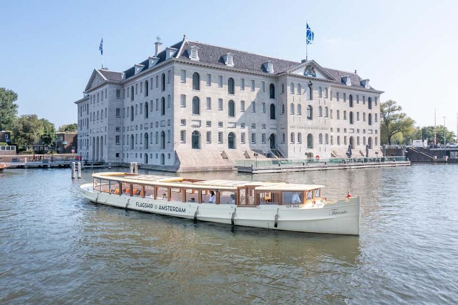Amsterdam: King's Day Party Cruise with Open Bar & Music - Open boat or closed saloon boat