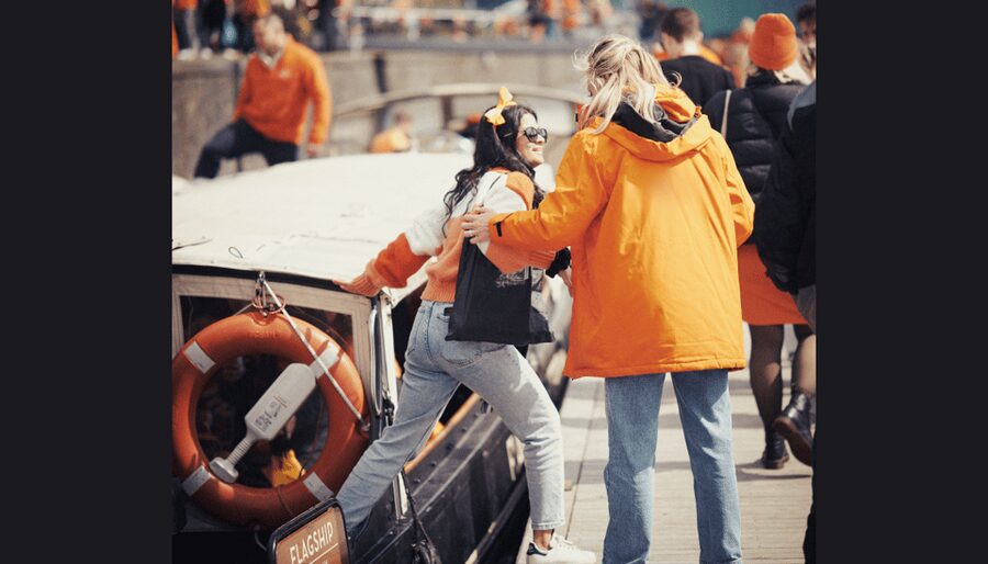 Amsterdam: King's Day Party Cruise with Open Bar & Music - Who should book this canal party