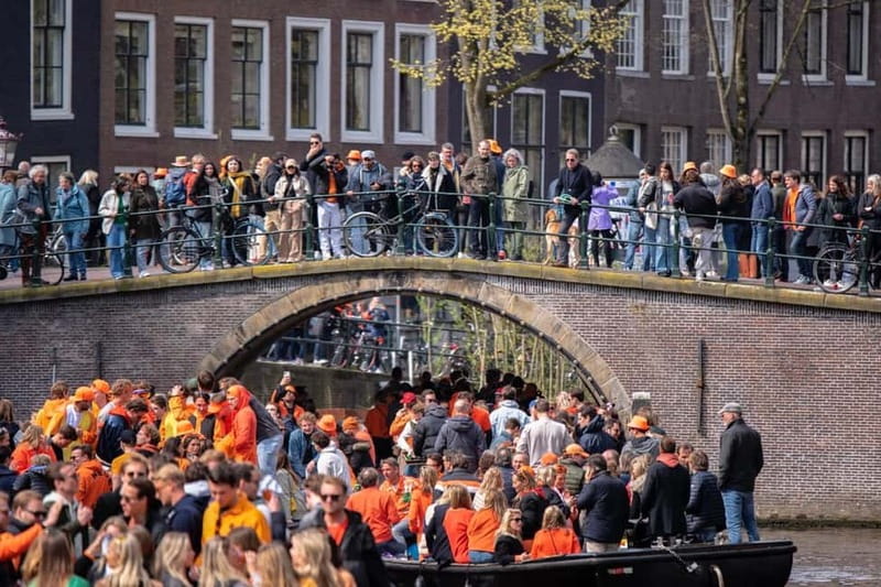 Amsterdam: Kings Day Boat Party with Unlimited Drinks - King’s Day on the Amsterdam canals