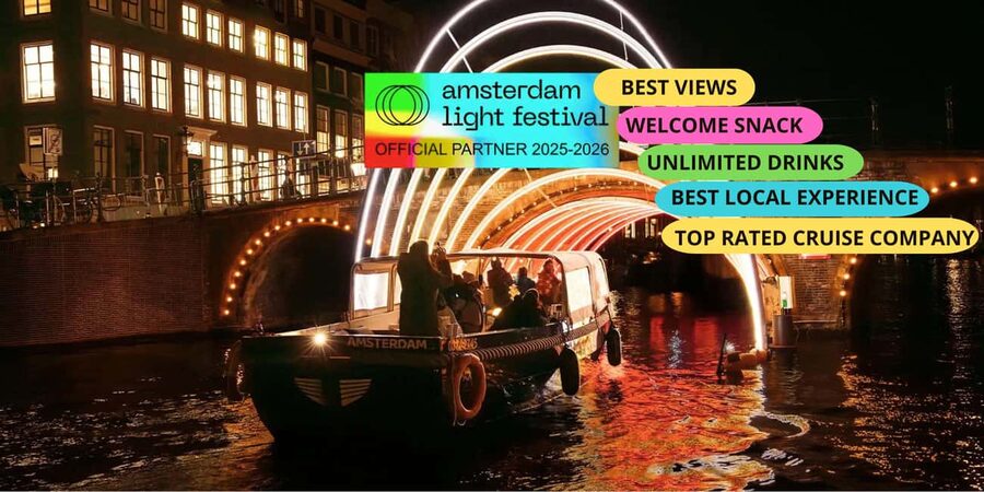Amsterdam: Light Festival Boat+Unlimit.Drinks & Snack Option - A winter view of Amsterdam from the canal