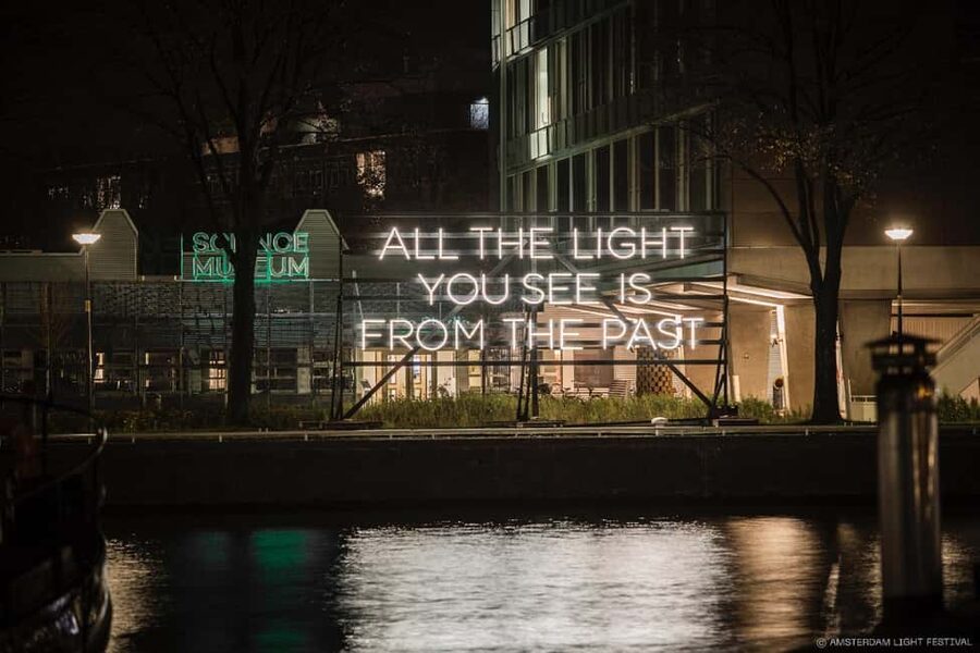 Amsterdam: Light Festival Boat+Unlimit.Drinks & Snack Option - Meeting your boat near Amsterdam Central Station