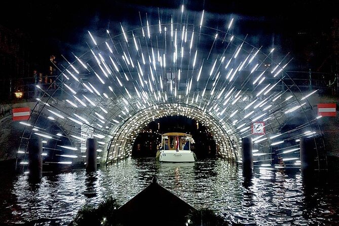 Amsterdam Light Festival: Canal Cruise + Snack & Unlimited Drinks - What the 75-minute ride includes