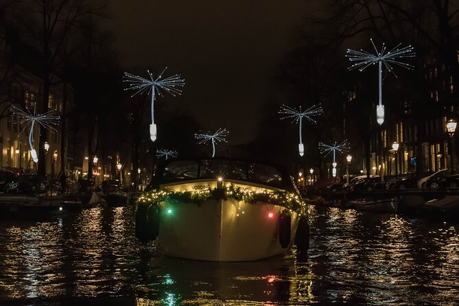 Amsterdam Light Festival: Canal Cruise + Snack & Unlimited Drinks - The boat can make or break the evening