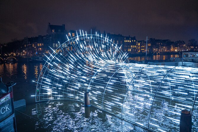 Amsterdam: Light Festival Cruise with Unlimited Drinks Option - Guide style, sound, and the small-boat tradeoff
