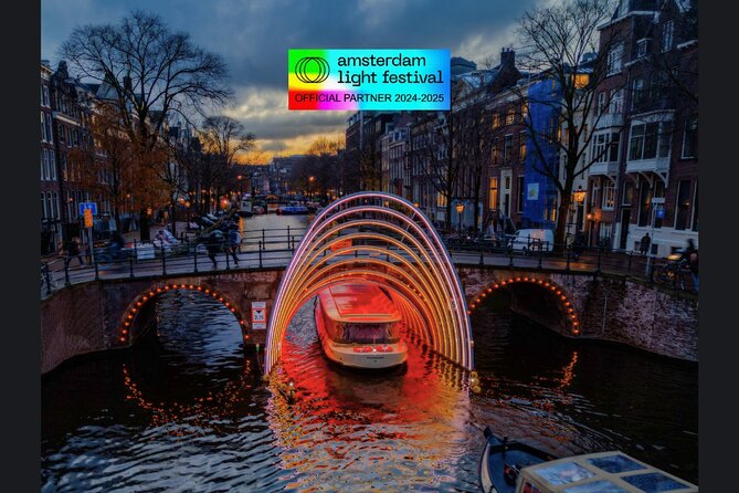Amsterdam Light Festival: Heated Boat Cruise + Hot Drinks & Bite - How good is the guide?