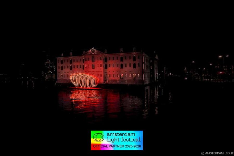 Amsterdam: Light Festival Heated Cruise with Drinks & Snacks - The Magere Brug at night
