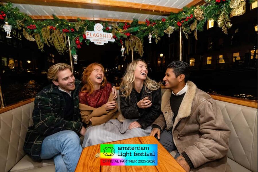Amsterdam: Light Festival Heated Cruise with Drinks & Snacks - De Negen Straatjes and Herengracht