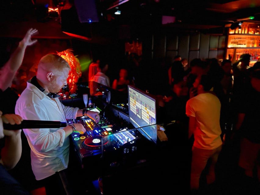 Amsterdam: Ludwig's Halloween Pub Crawl with VIP Club Entry - Starting at Leidseplein after dark