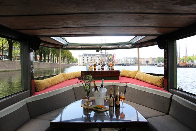 Amsterdam: Luxury Boat Cruise Unlimited Cocktails, Beers & Wines - How small is the small group?