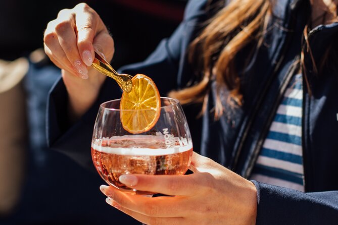 Amsterdam: Luxury Saloon Boat Cruise with Cocktails & Waffle - The Amstel River and the Skinny Bridge